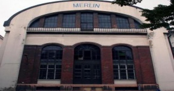 Felújítás jöhet a Merlin színház helyén