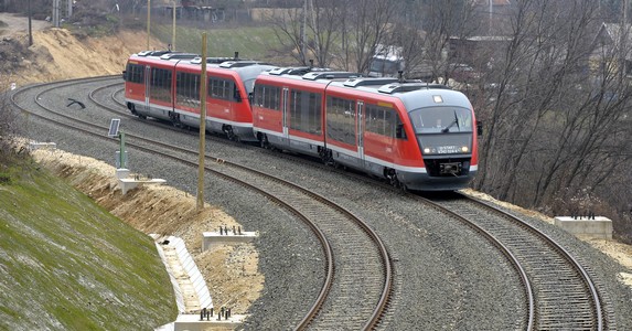 Kezdődik az esztergomi vasútvonalvillamosítása