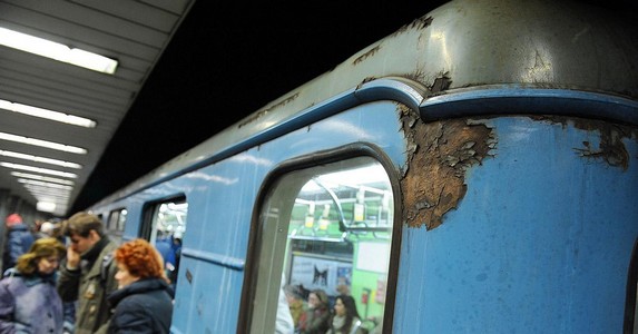 Egy évet csúszik a 3-as metró felújítása