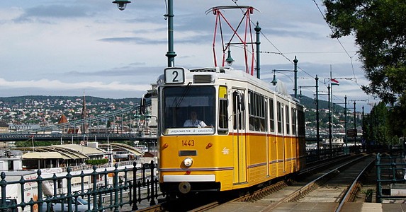 Rövidített útvonalon jár a 2-es villamos október 6-án délelőtt