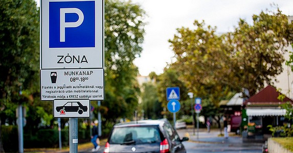 Újabb parkolók váltak fizetőssé Budapesten