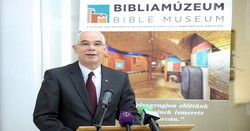 Megnyílt a felújított Bibliamúzeum Budapesten