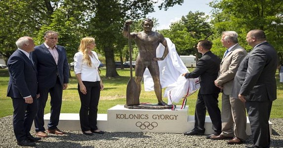 Felavatták Kolonics György szobrát és a róla elnevezett sétányt