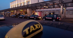 Óriási károkat okoznak a turizmusnak a taxis hiénák