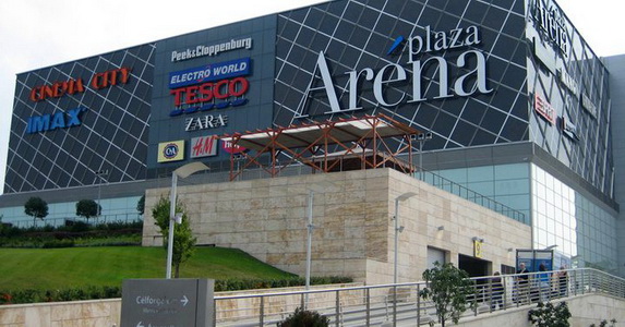 Eladták az Arena Plazát