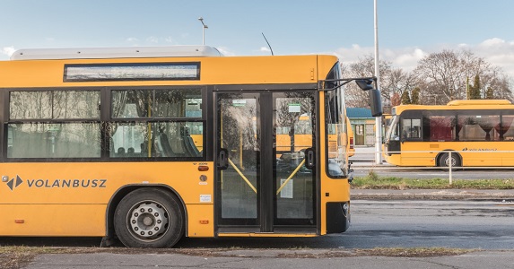 Összevonják az állami buszos cégeket