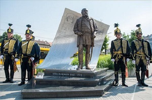 Felavatták Széll Kálmán szobrát a róla elnevezett téren