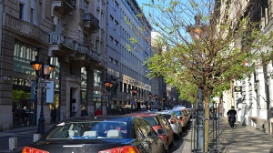 Átalakulhat a parkolás Budapesten: így kapják vissza a gyalogosok a közterületeket 